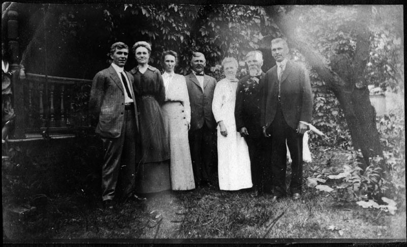 Bliley Children under tree